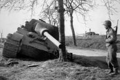 Jagdpanzer VI Jagdtiger Ausf.B,  17 апреля 1945 года..jpg