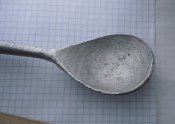 ложка "капля" , окончание : конический , граненный "брильянт"/белый металл/.