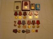 17 юбилейных медалей и 13 документов, без повторов.