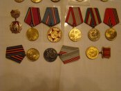 17 юбилейных медалей и 13 документов, без повторов.