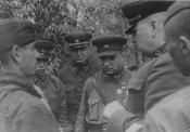 А так Лизюков выглядел на фронте - как видим те же самые  награды уже на полевой форме. Это уже.jpeg