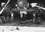 7_Riparazione di un Macchi in un hangar di un campo di aviazione nell'estate 1942.jpg