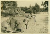Wehrmacht mit Fahrzeug.jpg