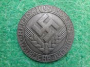 Служебная брошь женского отделения молодёжи в RAD (RADwJ).