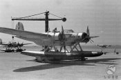 4_Un idrovolante Cant Z506 in manutenzione nell'aeroporto di Elmas 09_1940.jpg