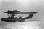 10_Un idrovolante Cant Z501 della 188^ Squadriglia sorvola una zona costiera 09_1940.jpg
