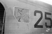 6_Una sorta di vignetta dipinta nelle vicinanze del portellone di un bombardiere Albania.jpg