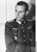 Bundesarchiv_Bild_183-2004-0330-500,_Otto_Ernst_Remer.jpg