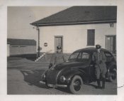 Polizei Gendarmerie mit Hanomag 1944 in Kaserne Breslau.jpg