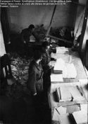 Campagna di Russia. Synel'nykove (Sinelnikovo). L'ex tipografia di Stalin. Militari italiani men.jpg