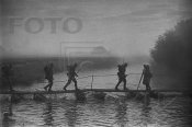 Киевские военные маневры  На мосту 1935.jpg