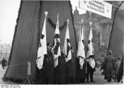 Bundesarchiv_Bild_121-0216,_Berlin,_Tag_der_deutschen_Polizei.jpg