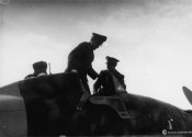 5_Visita del generale Alexander Löhr, comandante tedesco dell'aviazione del sud.jpg