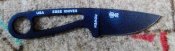 ESEE Izula черный, рукоять оранжевый паракорд с светоотражающей нитью.