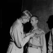 jack-wilkes-lieutenant-general-jonathan-wainwright-after-release-from-3-yrs-of-japanese-imprison.jpg