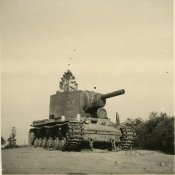 Beute Panzer Tank KW-2.jpg