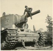 Russland Beute Panzer Tank KW-2.JPG