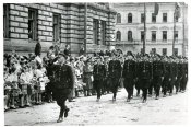 Парад перед Універом 1943.jpg