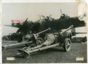 FLUGZEUG GIGANT WIRD BELADEN.jpg