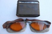 450h300o_00001_Lunettes-anciennes-pilotes-WW2.jpg
