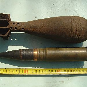 учбовий снаряд 37мм і ММГ міни 82мм