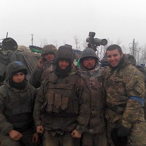 Десантники 9  ПДР . Трое из них на этом фото погибнут в боях за «Волчий мост».Январь 2015...