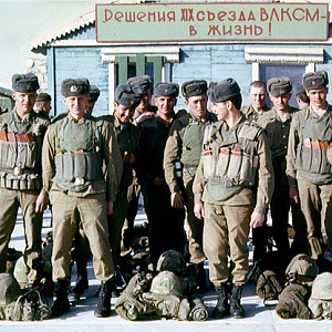 Пояс (лифчик) на 4 магазина и подсумки под гранаты подствольника.