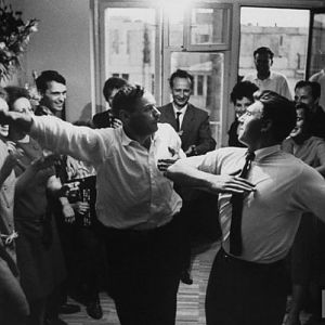 Новоселье в первых хрущёвках. Москва. СССР. Конец 1950-х.