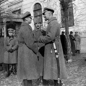 Всеволод Петрів та Василь Вишиваний (австрійський ерцгерцог Вільгельм Франц Йозеф Карл фон Габсбурґ-Лотрінген) на площі Вірменський ринок 1 листопада