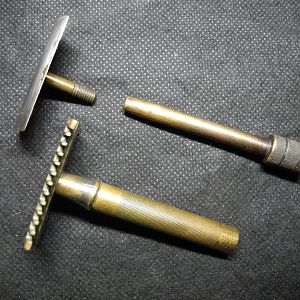 725