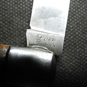 906