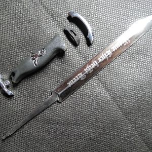 916