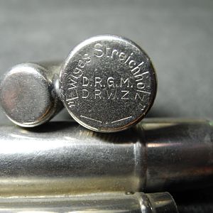 952