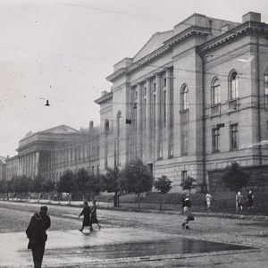 Університет, 1942-1943