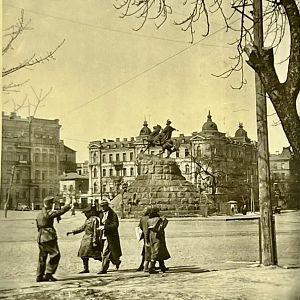 Софійська площа, 1942-1943