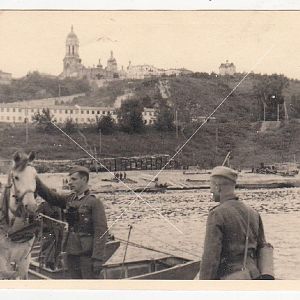 На понтонному мосту через Дніпро, 1941