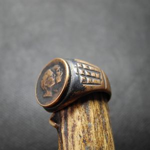 976