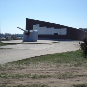 Вечная слава героям.