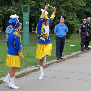 Маша успокойся, на тебя уже менты косо смотрят!