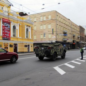 Я не дурак,  броневики тормозить...