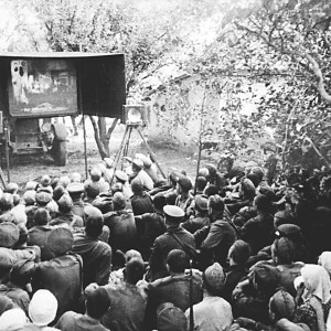 Дневной киносеанс на передовой..jpg