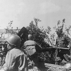 Советские артиллеристы ведут бой. Курская дуга. Лето 1943 г..jpg