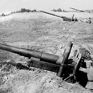 Гаубицы на огневом рубеже. Август 1944 г..jpg