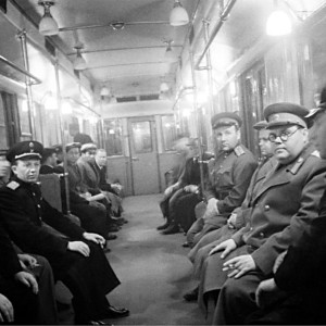 Секретарь МК и МГК ВКП(б) А.С. Щербаков в вагоне на построен.jpg