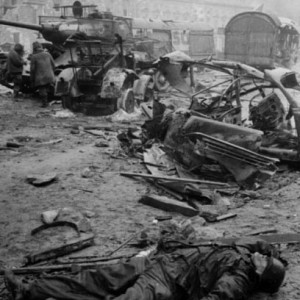 После ожесточенного боя. Германия, 1945 г..jpg