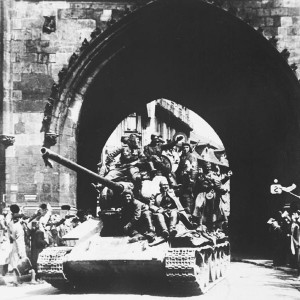 Советские танки в Праге. 10 мая 1945 г..jpg