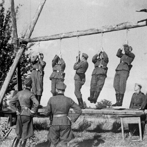 Фашистские технологии. Каратели проверяют качество узлов. 19.jpg