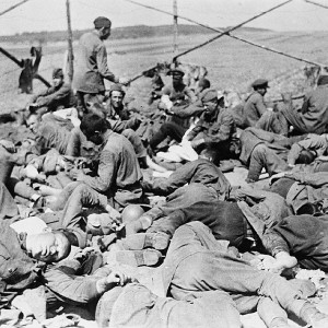 Лагерь советских военнопленных. 1942 г..jpg