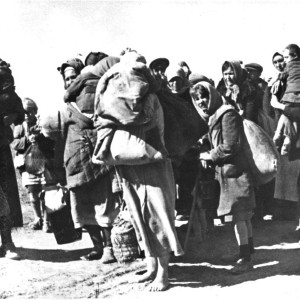 Советские граждане перед отправкой в Германию. 1942 г..jpg