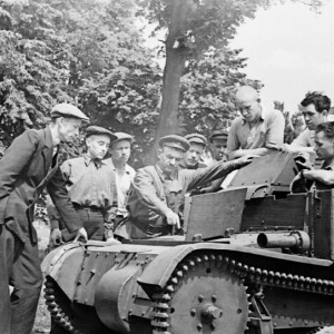 Изучение ополченцами устройства боевой техники. Лето 1941 г..jpg